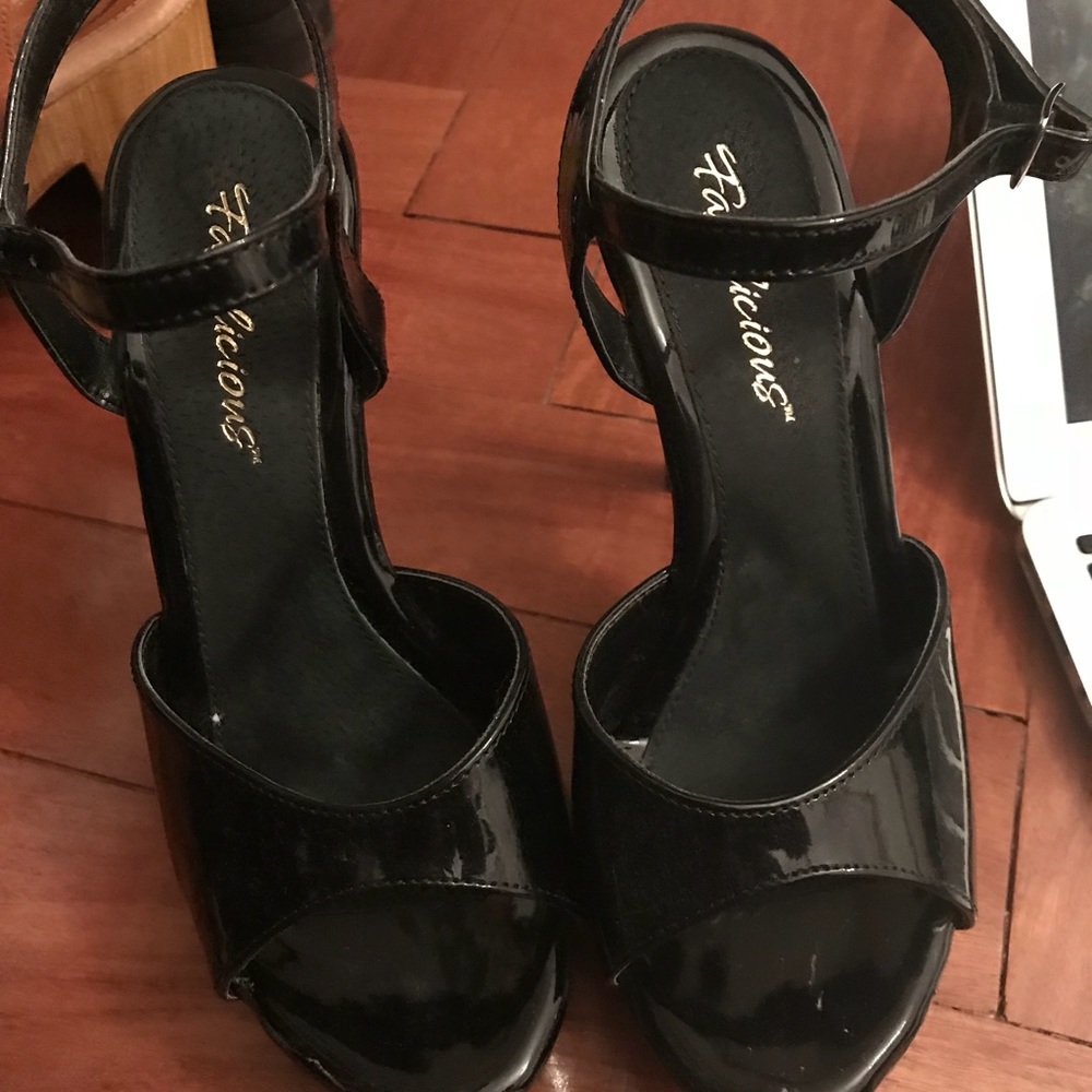 Nylon Black Pumps
